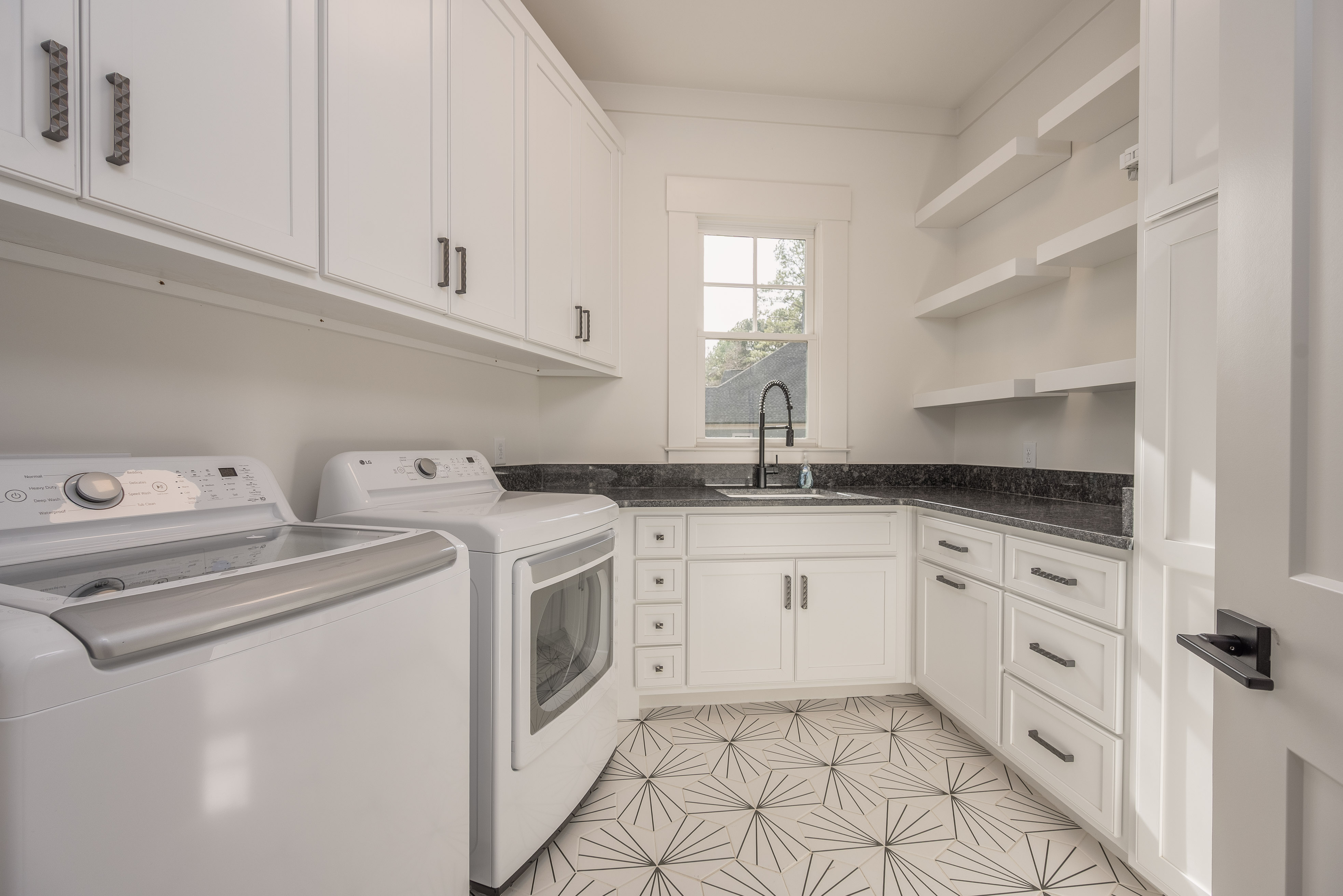 2661 Parrott's Pointe Road image 36